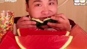 女生网红吃瓜表情包图片